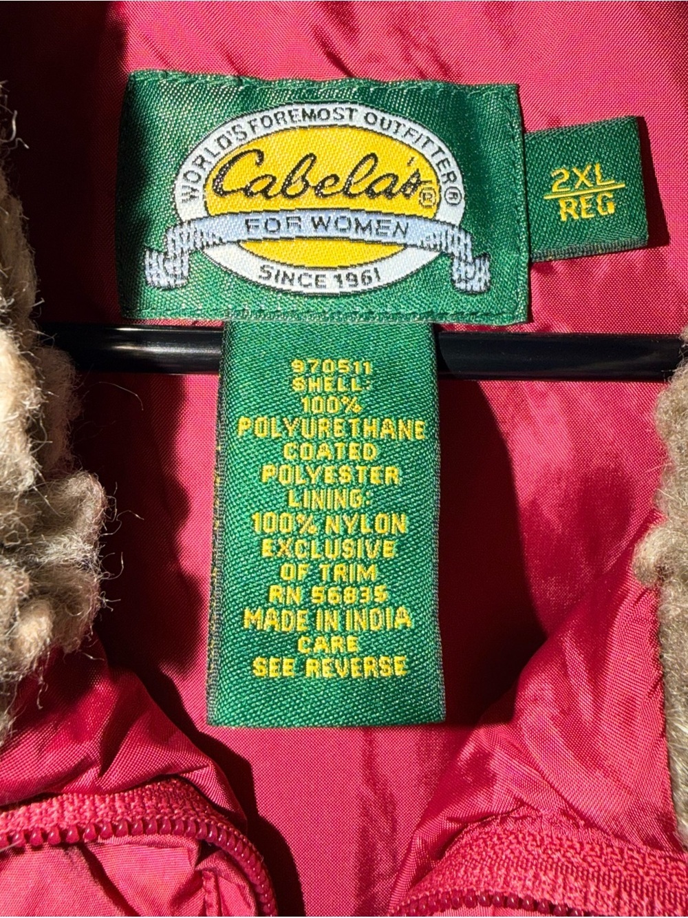🌺Cabela's Red Quilted Vest with Faux-Sherpa Collar/Floral Embroidery - Picture 3 of 3